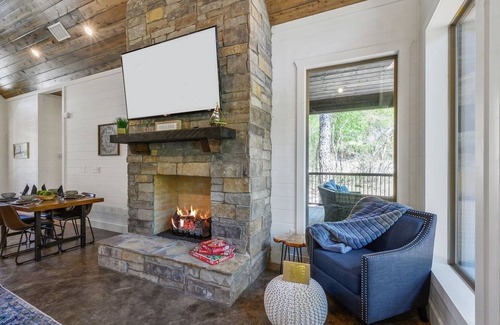Hochatown Cabina | Un-Reel - Walking Distance to Pond, Perfect for 1-2 Couples or a Small Family