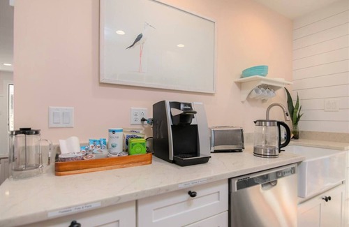 Mount Pleasant Casa | Unbeatable Location - Beaches & DT - Kid Friendly