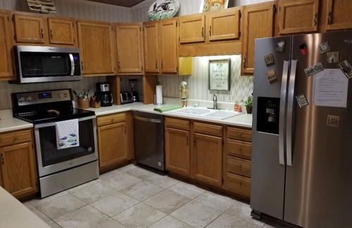 Donalsonville Casa | Espaciosa casa del tío Boo con impresionantes vistas al lago