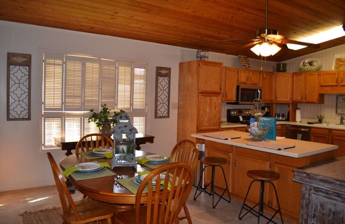 Donalsonville Casa | Espaciosa casa del tío Boo con impresionantes vistas al lago