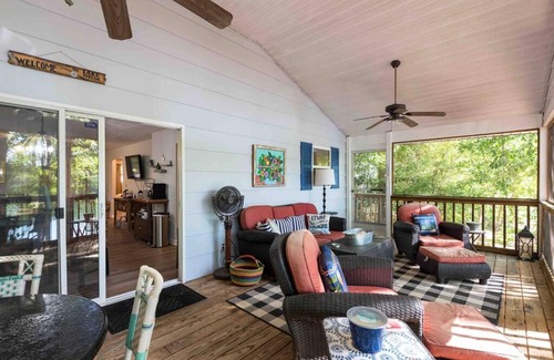 Martin Casa | Uncork, Unwind & Relax @ our Lake Front Cottage