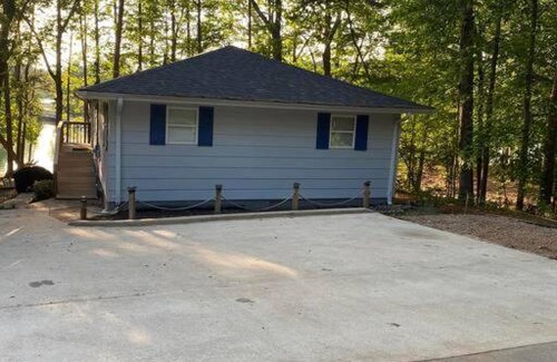 Martin Casa | Uncork, Unwind & Relax @ our Lake Front Cottage