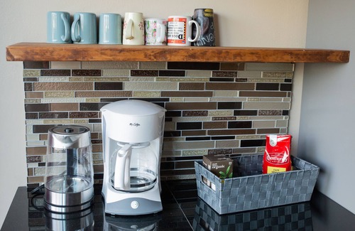 Broadmoor Casa | Under the Oak in Shreveport - Close to Barksdale, Hospitals, Downtown, and more!