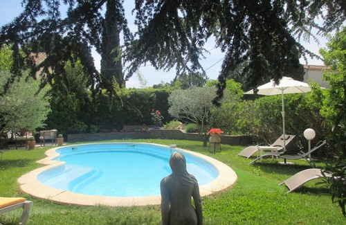 Montfavet Apartamento | habitación independiente privado, desayuno, piscina, en una villa en Provenza