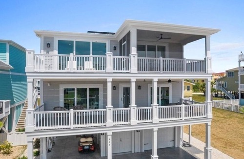 Sunset Beach Casa | Undoer of Knots is a luxurious beach home with 6 bedrooms designed for relaxation.