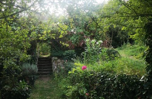 Saint-Pons-de-Thomieres Casa | Une chambre au jardin