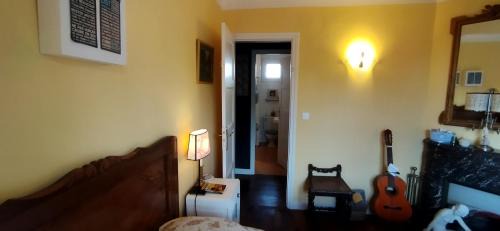 Domfront en Poiraie Casa | Une chambre en ville