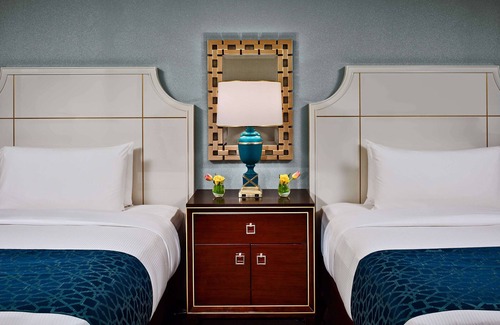 French Quarter Hotel | Unforgettable Stay in French Quarter! Pets Allowed, Balcony, w/ Outdoor Pool