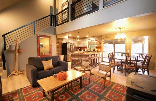 Eagle Rock Cabina | Unforgettable Sunsets! Cozy Lakeside Cabin with Panoramic Views on Table Rock!