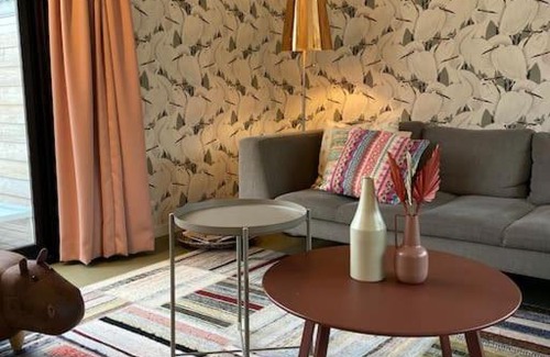 Noord Apartamento | Unieke woonark met privétuin en free parking.