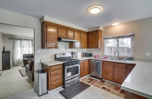 Union City Casa | Union City Abode w/ Furnished Patio, Near Kayaking