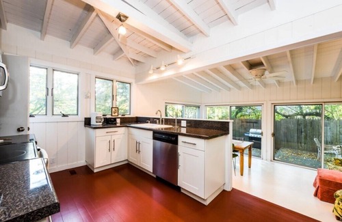 Lakeside Casa | Bright y Cherry Union Pier Cottage con piscina privada!