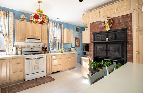 North Kingstown Casa | Unique 1876 home with modern amenities.