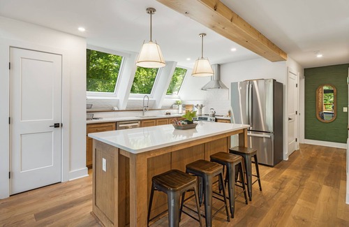 Lenoir Chalet De Esquí | Unique A-Frame cabin with Hot tub,Firepit,Jukebox