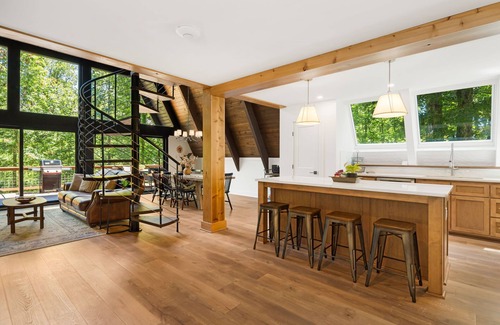 Lenoir Chalet De Esquí | Unique A-Frame cabin with Hot tub,Firepit,Jukebox