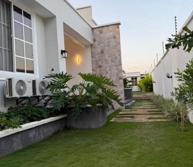 Dar es Salaam Apartamento | Unique and Cozy 2 Bedroom Apart