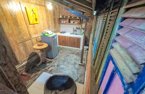 Denpasar Barat Cabaña | Única y encantadora cabaña de madera 2