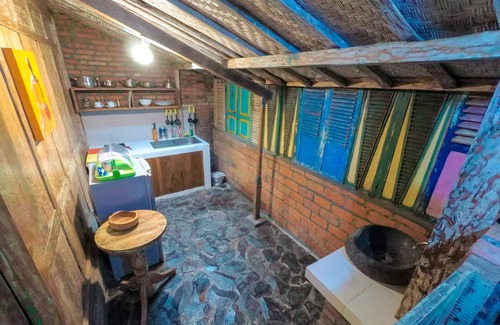 Denpasar Barat Cabaña | Única y encantadora cabaña de madera 2