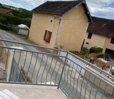 Dampierre-sous-Bouhy Casa | Unique and quiet house with beautiful terrace