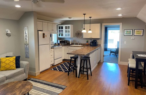 Clear Lake Apartamento | Unique Apartment above Lake Time Brewery in Downtown Clear Lake