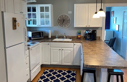 Clear Lake Apartamento | Unique Apartment above Lake Time Brewery in Downtown Clear Lake