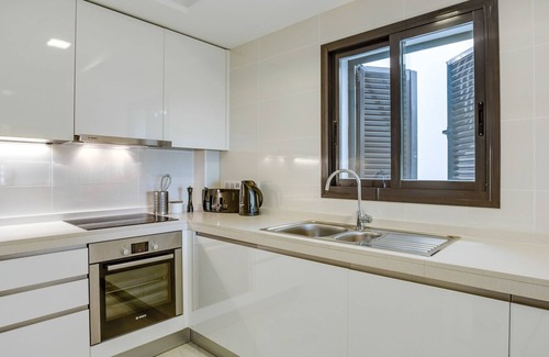 Casares del Mar Apartamento | Apartamento único frente a la playa: modernas y fantásticas vistas al mar y acceso directo a la playa