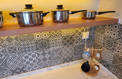 Ulu Kinta Apartamento | Unique Boho Style Condo with NETFLIX for up to 5PAX - Enjoy Mountain View while swimming at the Infinity Pool & Natural Hotspring Pool, 2mins walk to the Lost World of Tambun, Water Themepark at IPOH