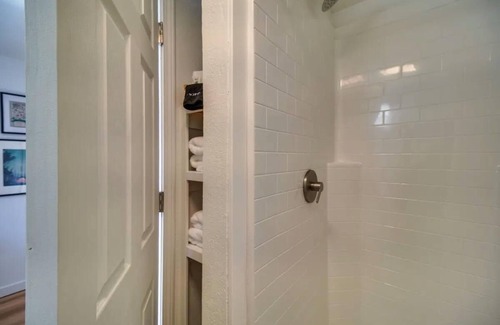 Gentry Cabina | UNIQUE Cabin! Close to Downtown Siloam Springs