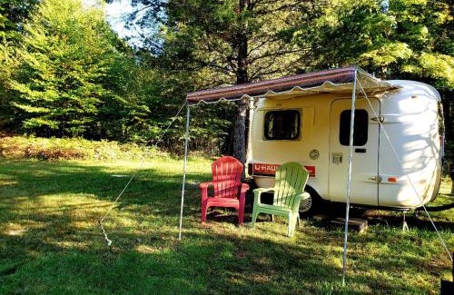 Pine Bush Casa | Unique Caravan for Vintage Glamping Experience in Pine Bush, New York