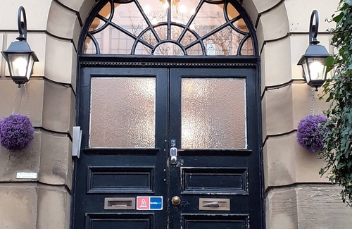 Swinton Apartamento | Unique Carnegie Library Apartment