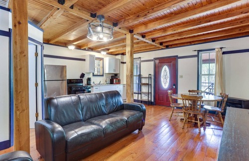 Taswell Cabina | Unique Castle Cabin Near Patoka!