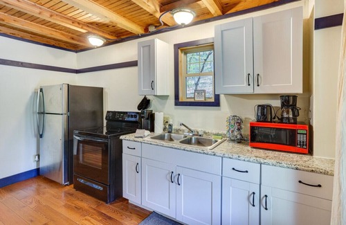 Taswell Cabina | Unique Castle Cabin Near Patoka!