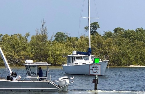 Bokeelia Alquiler De Eote | Unique Charlotte Harbor experience on a comfortable Schucker 436 trawler.
