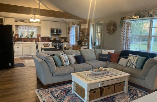 Fentress Otro | Unique Country Farmhouse with Beautiful Courtyard