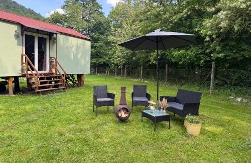 Modry Kamen Apartamento | Unique Dutch Retro House "Stará Láska" - Natural Slovakia