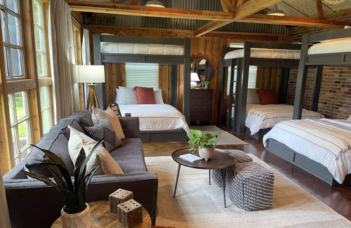 Montgomery Casa | Unique Event Space Sleeps 11 around Wedding Venues