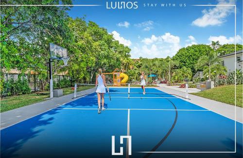 Flagami Villa | Unique Flagler's Mansion Pickleball Court L37