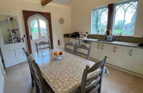 Brimstage Cabaña | Unique, Picturesque Cottage: Peaceful Location full of Wildlife - 1 bedroom rate