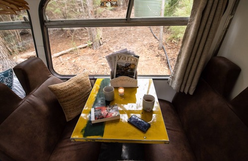 Healesville Casa | Unique getaway for two in the restored Bedford Bus - 5 min from the town centre!