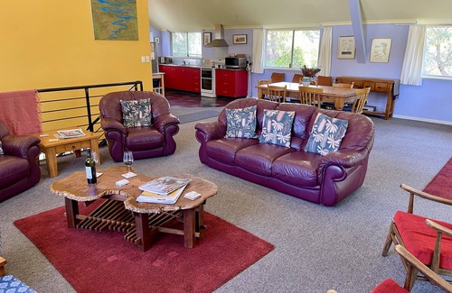 Little Grove Casa | Blue Poles Poco Grove Albany