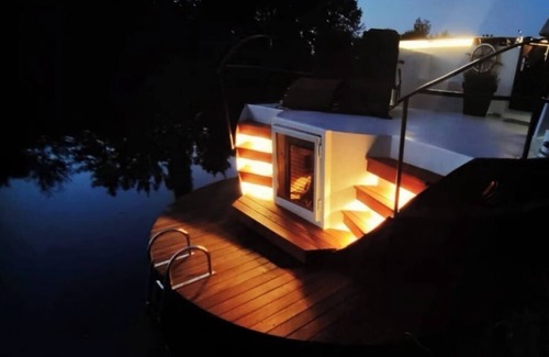 Amsterdam West Alquiler De Eote | Unique houseboat with Sauna @ walking distance historic center of Amsterdam.
