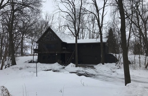 Pepin Casa | Único en la cabaña Woods, al borde del hermoso pueblo de Pepin, WI.