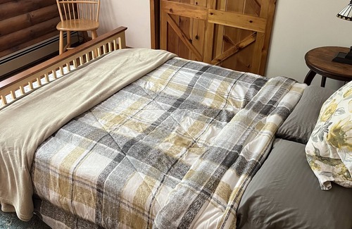 Pine Bush Casa | Unique Log house very clean with many updated and new amenities