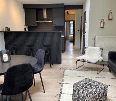 Stationsbuurt Zuid Apartamento | Unique luxury apartment with cosy garden!