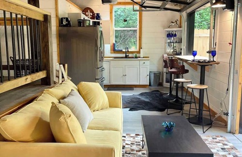 Primrose Cabina | Unique Luxury Cabin w/ King Bed/Hot Tub in RRG!