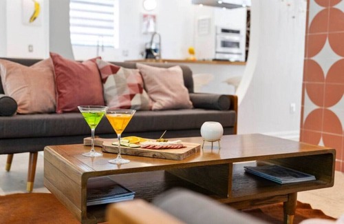 The Woodlands Casa | Unique Mid Century Modern in The Woodlands