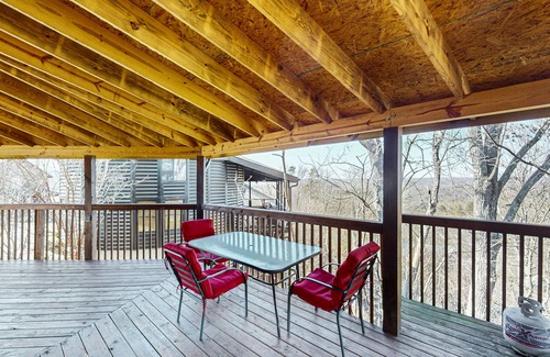 Sevierville Cabina | Cabina única con vista a la montaña con jacuzzi privado, terraza y hockey de aire