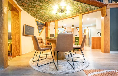 Gravenhurst Casa | Unique Muskoka Retreat w/ Hot Tub on 10 Acres
