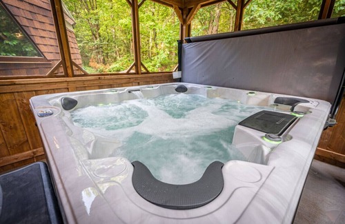 Gravenhurst Casa | Unique Muskoka Retreat w/ Hot Tub on 10 Acres