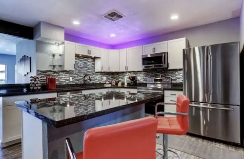 North Mountain Casa | Unique Oasis: Large Pool & Spa